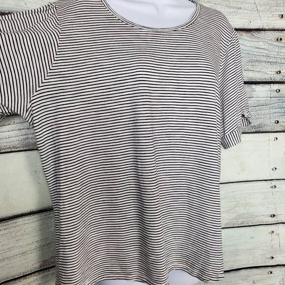 Maurices Women’s Top XL Black White Striped Short Sleeve Tee Modal Blend - Picture 4 of 8